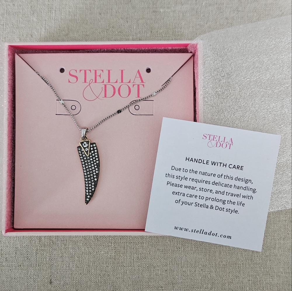 S&D Mixed Metal Horn Necklace